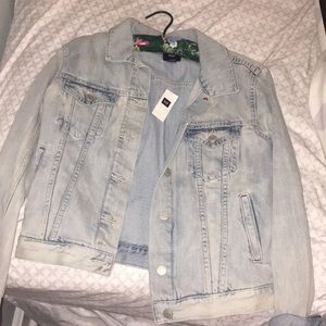 Gap light washed denim jacket